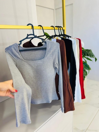 BLUSA GABRIELA DECOTE QUADRADO