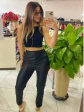 Calça PU peluciada