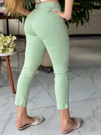 CALÇA CAPRI