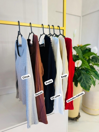 BLUSA GABRIELA DECOTE QUADRADO